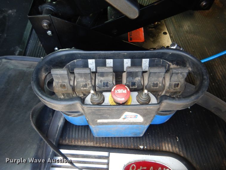 image for item GM9201 2008 Peterbilt 365  crane truck