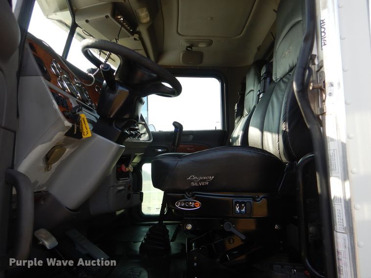 image for item GM9201 2008 Peterbilt 365  crane truck