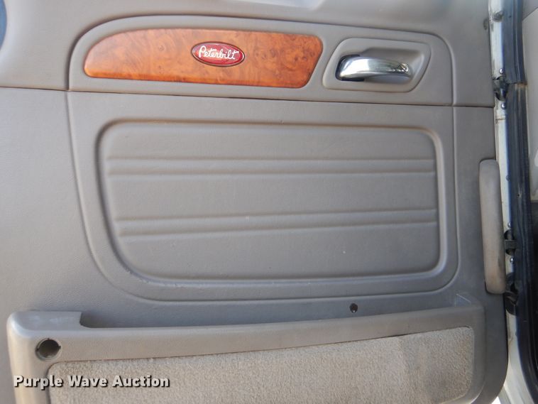 image for item GM9201 2008 Peterbilt 365  crane truck