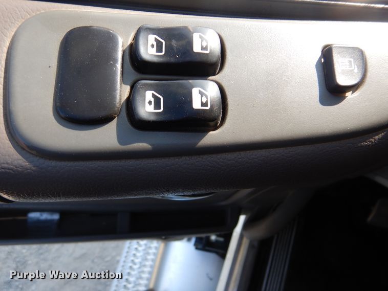 image for item GM9201 2008 Peterbilt 365  crane truck