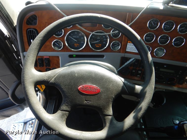 image for item GM9201 2008 Peterbilt 365  crane truck