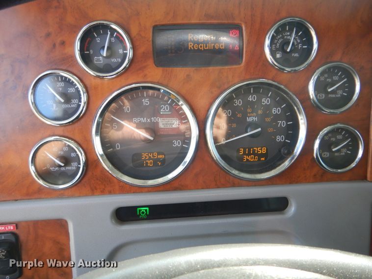 image for item GM9201 2008 Peterbilt 365  crane truck