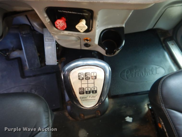 image for item GM9201 2008 Peterbilt 365  crane truck