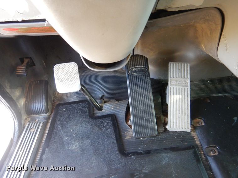 image for item GM9201 2008 Peterbilt 365  crane truck