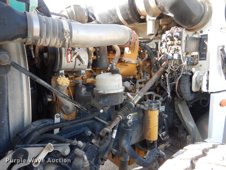 image for item GM9201 2008 Peterbilt 365  crane truck