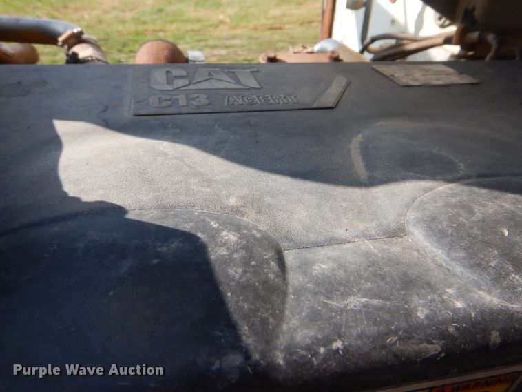 image for item GM9201 2008 Peterbilt 365  crane truck