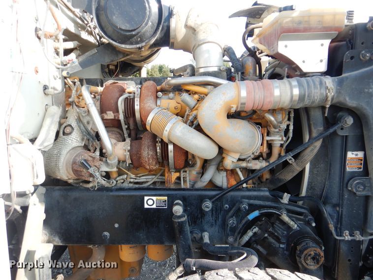 image for item GM9201 2008 Peterbilt 365  crane truck