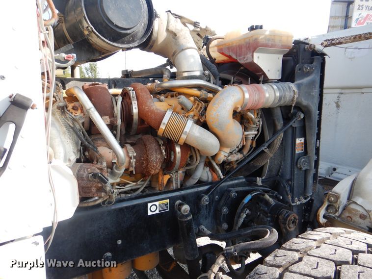 image for item GM9201 2008 Peterbilt 365  crane truck