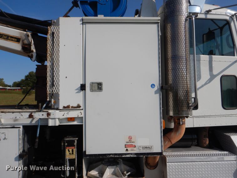 image for item GM9201 2008 Peterbilt 365  crane truck