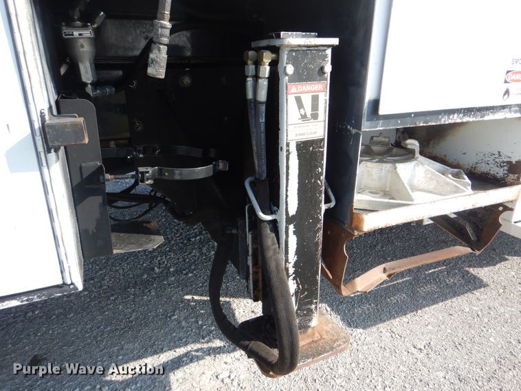 image for item GM9201 2008 Peterbilt 365  crane truck