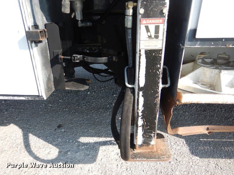 image for item GM9201 2008 Peterbilt 365  crane truck