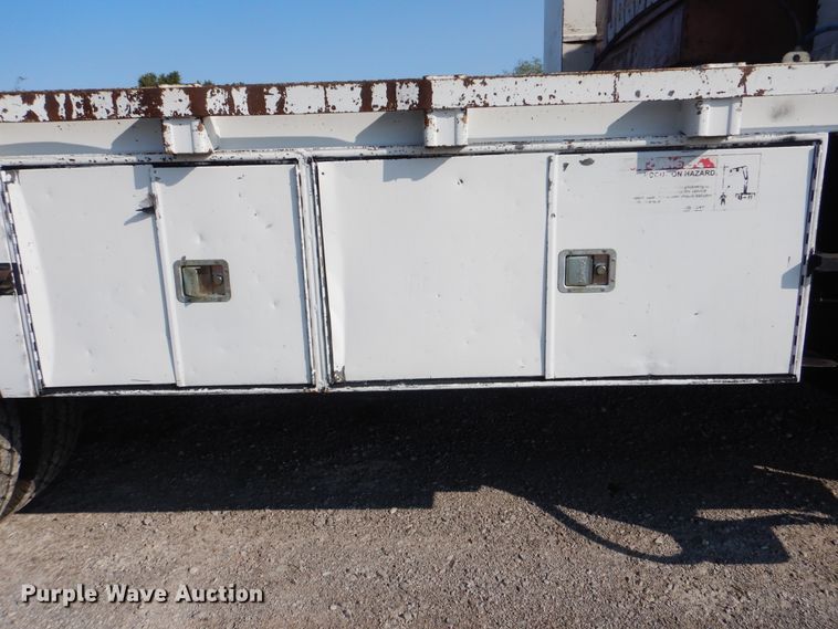 image for item GM9201 2008 Peterbilt 365  crane truck