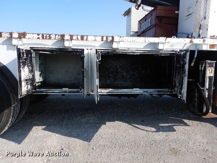 image for item GM9201 2008 Peterbilt 365  crane truck