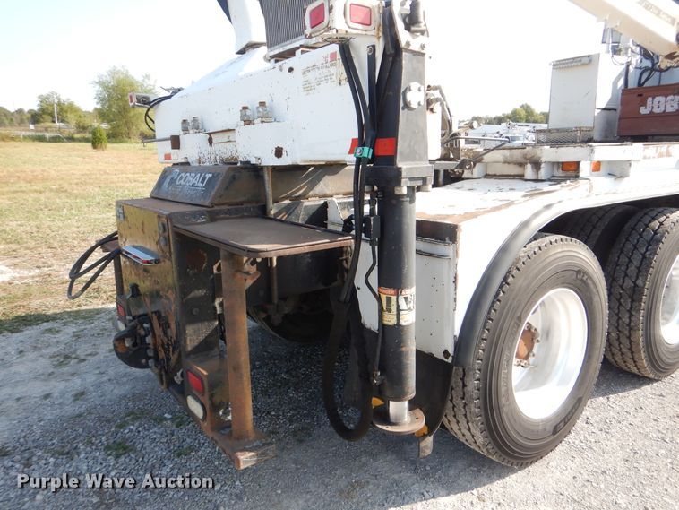 image for item GM9201 2008 Peterbilt 365  crane truck