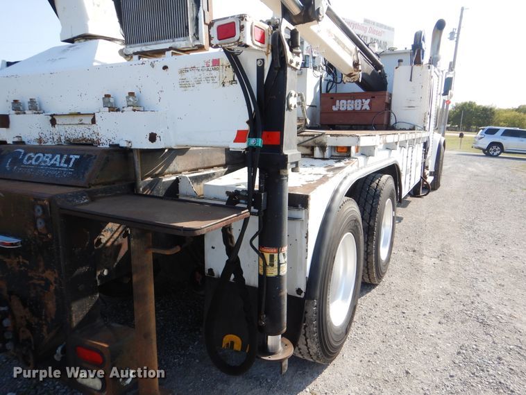 image for item GM9201 2008 Peterbilt 365  crane truck