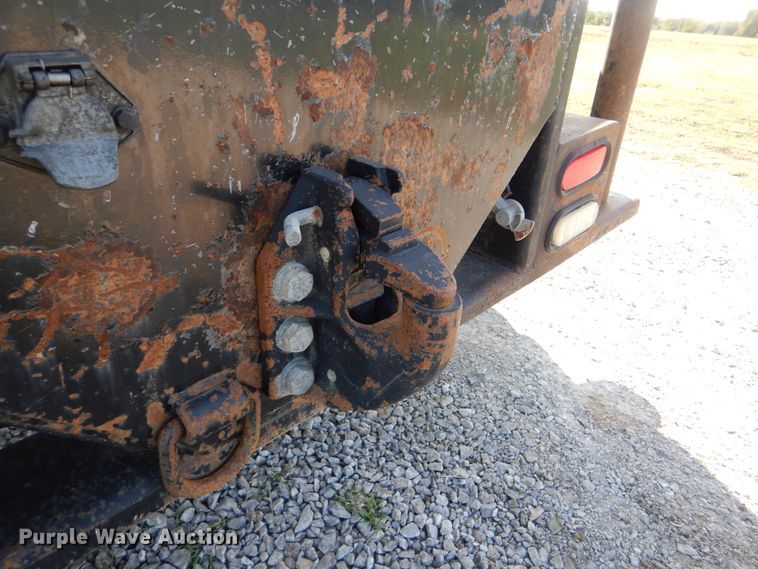 image for item GM9201 2008 Peterbilt 365  crane truck