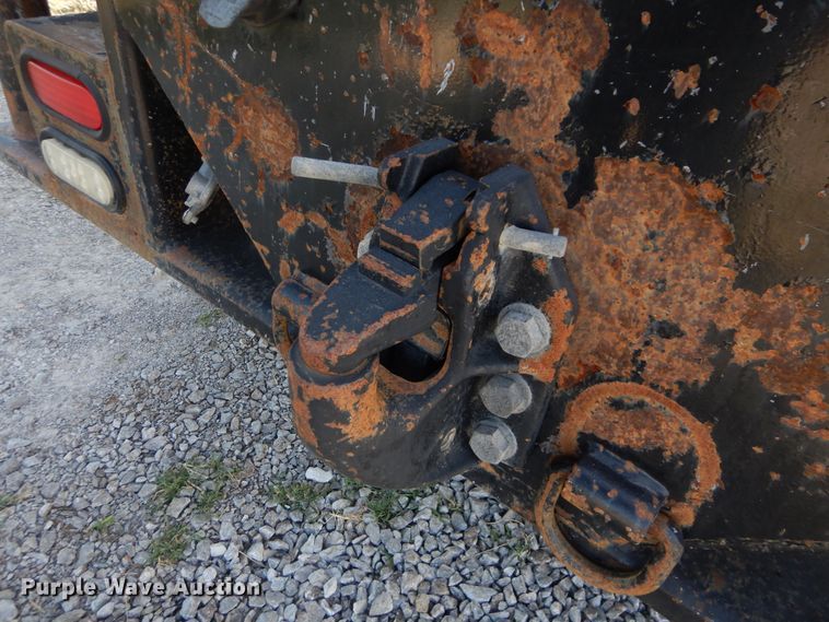 image for item GM9201 2008 Peterbilt 365  crane truck