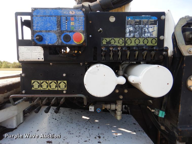 image for item GM9201 2008 Peterbilt 365  crane truck