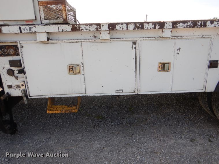 image for item GM9201 2008 Peterbilt 365  crane truck