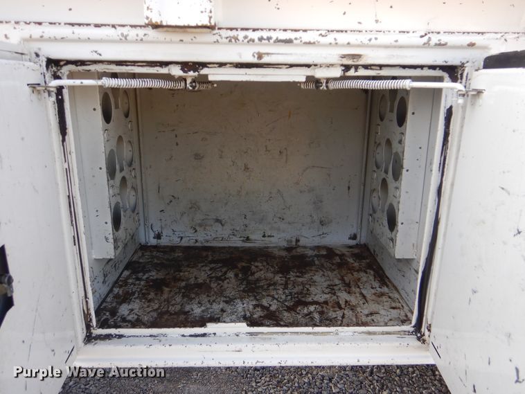 image for item GM9201 2008 Peterbilt 365  crane truck