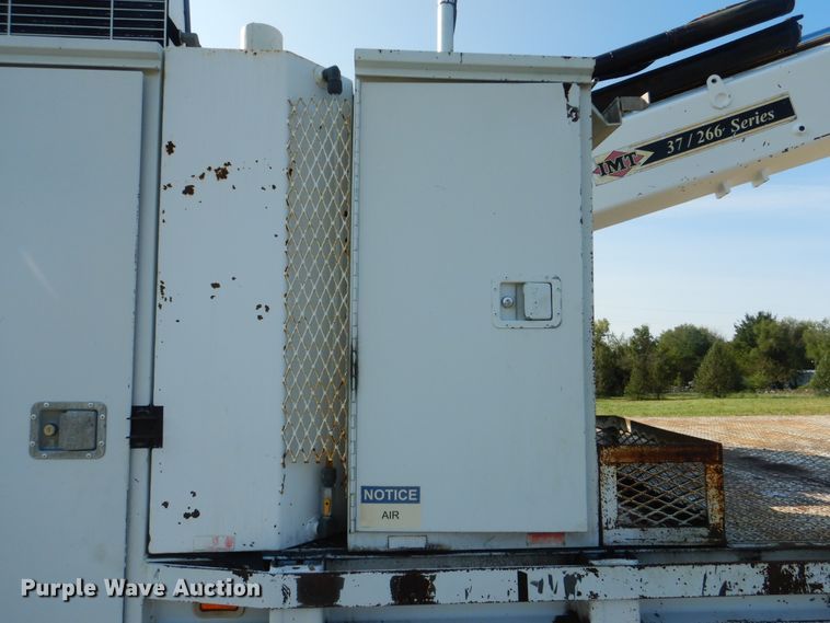 image for item GM9201 2008 Peterbilt 365  crane truck