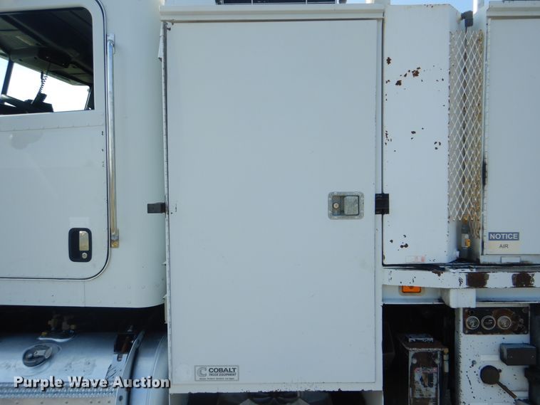 image for item GM9201 2008 Peterbilt 365  crane truck