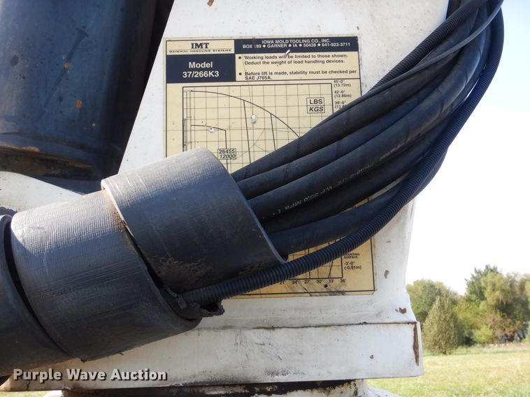 image for item GM9201 2008 Peterbilt 365  crane truck