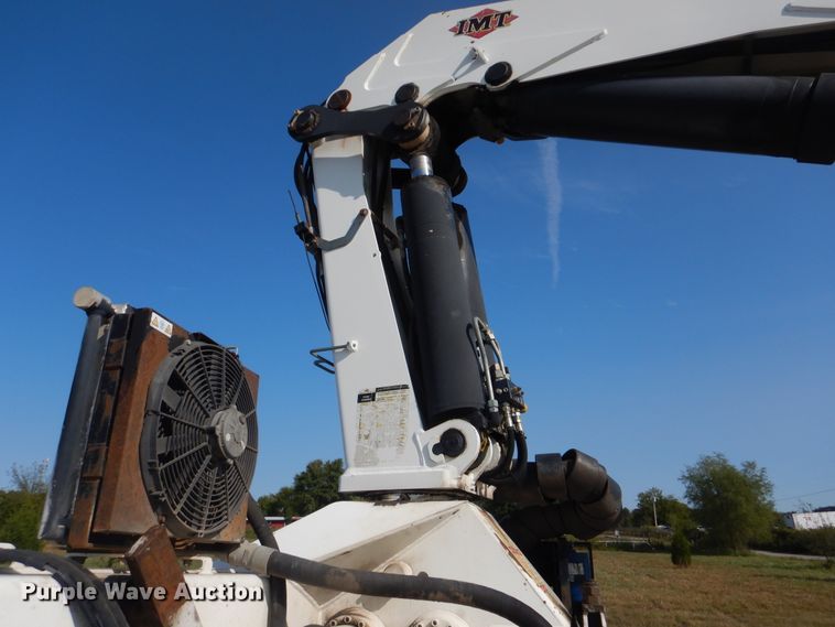 image for item GM9201 2008 Peterbilt 365  crane truck