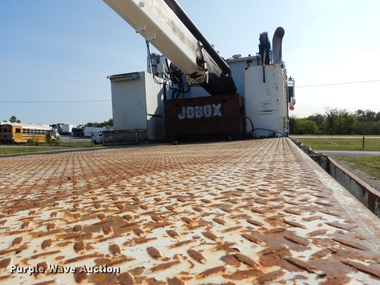 image for item GM9201 2008 Peterbilt 365  crane truck