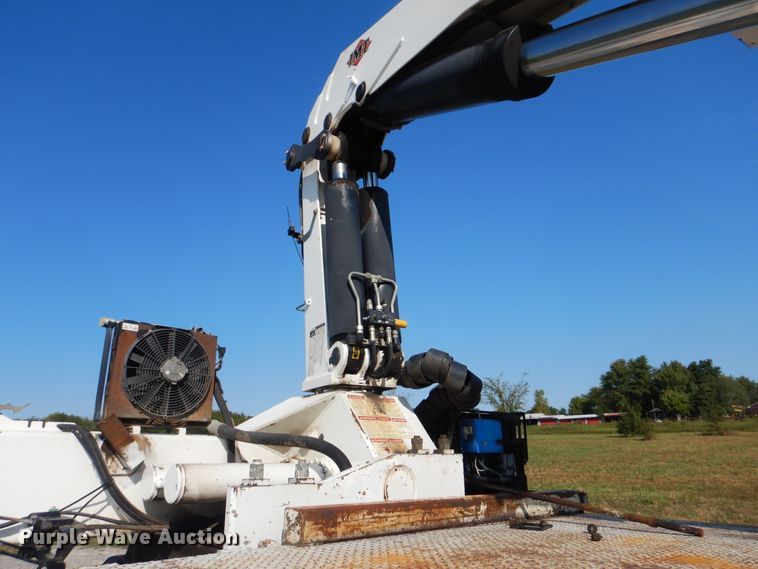 image for item GM9201 2008 Peterbilt 365  crane truck