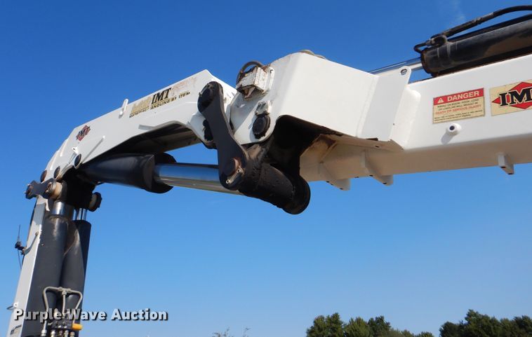 image for item GM9201 2008 Peterbilt 365  crane truck