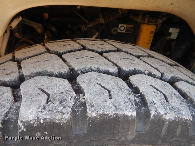 image for item GM9201 2008 Peterbilt 365  crane truck