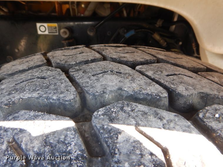 image for item GM9201 2008 Peterbilt 365  crane truck