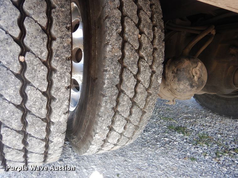 image for item GM9201 2008 Peterbilt 365  crane truck