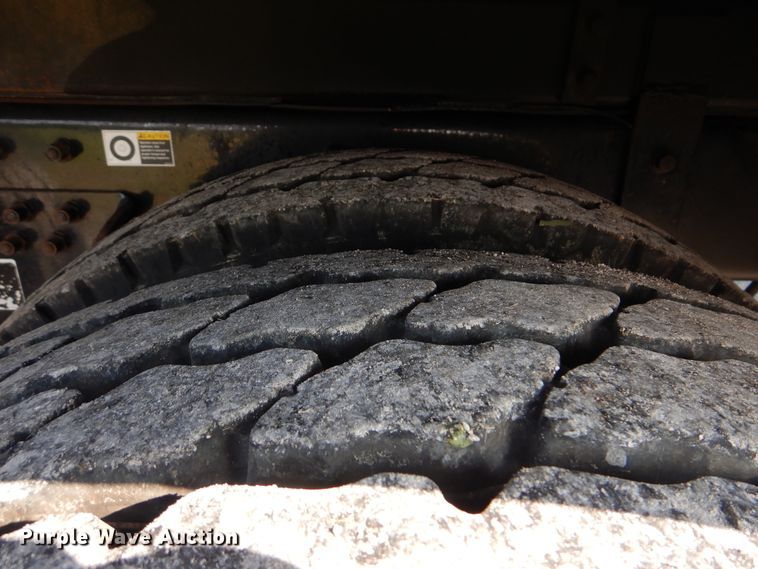 image for item GM9201 2008 Peterbilt 365  crane truck