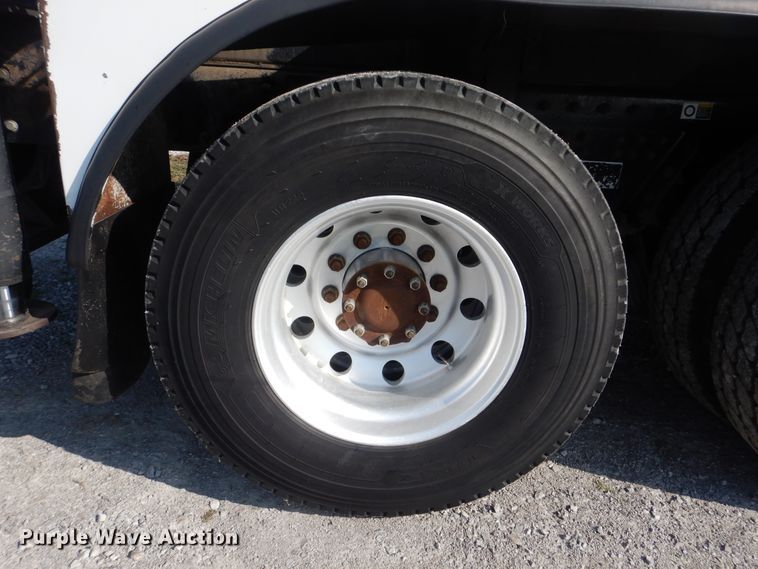 image for item GM9201 2008 Peterbilt 365  crane truck