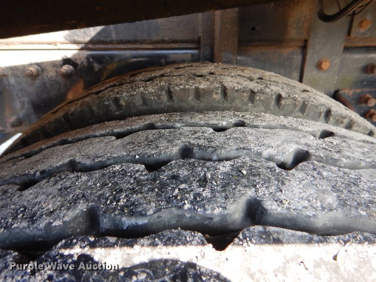 image for item GM9201 2008 Peterbilt 365  crane truck