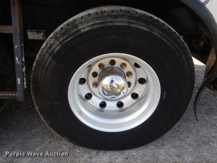 image for item GM9201 2008 Peterbilt 365  crane truck