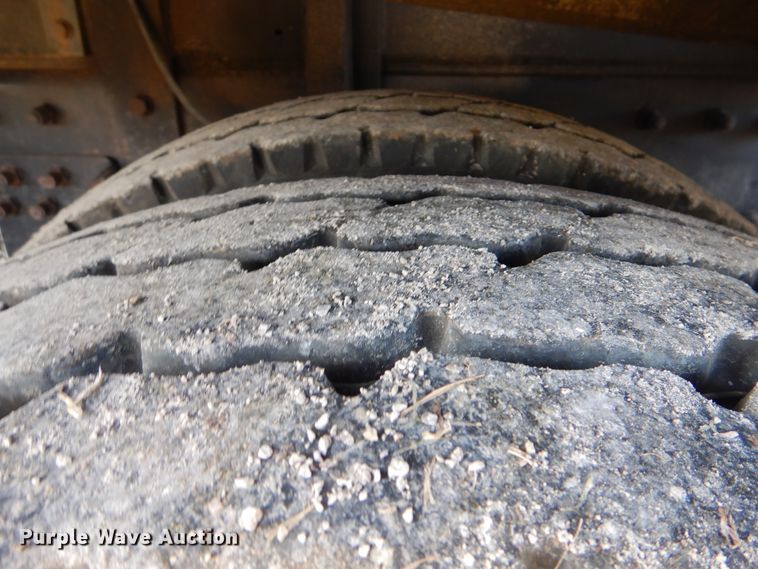 image for item GM9201 2008 Peterbilt 365  crane truck