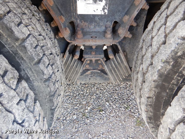 image for item GM9201 2008 Peterbilt 365  crane truck