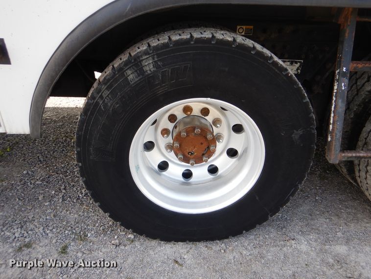 image for item GM9201 2008 Peterbilt 365  crane truck