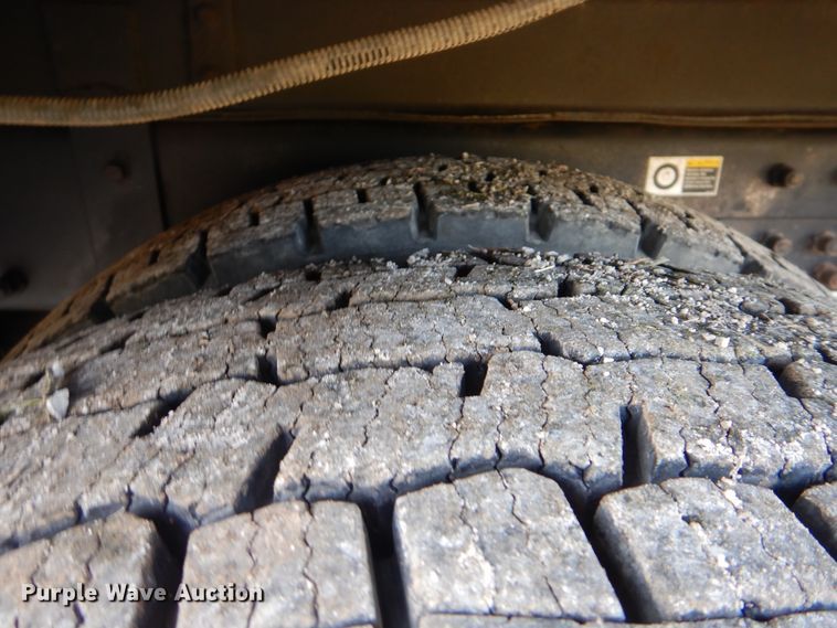 image for item GM9201 2008 Peterbilt 365  crane truck