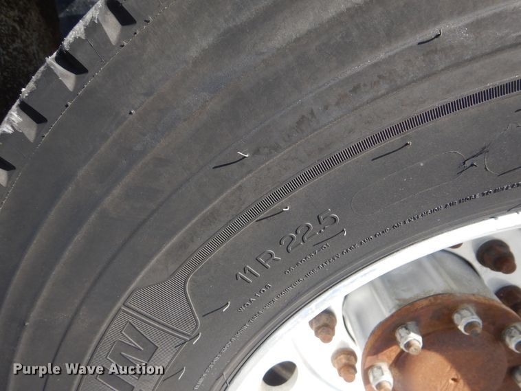 image for item GM9201 2008 Peterbilt 365  crane truck