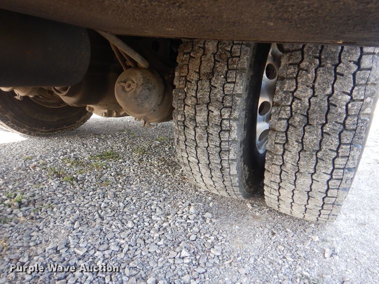 image for item GM9201 2008 Peterbilt 365  crane truck