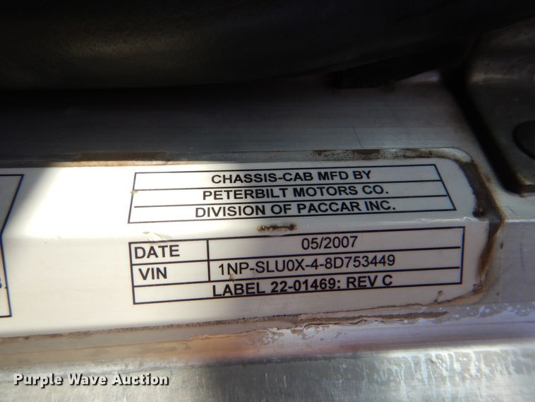 image for item GM9201 2008 Peterbilt 365  crane truck