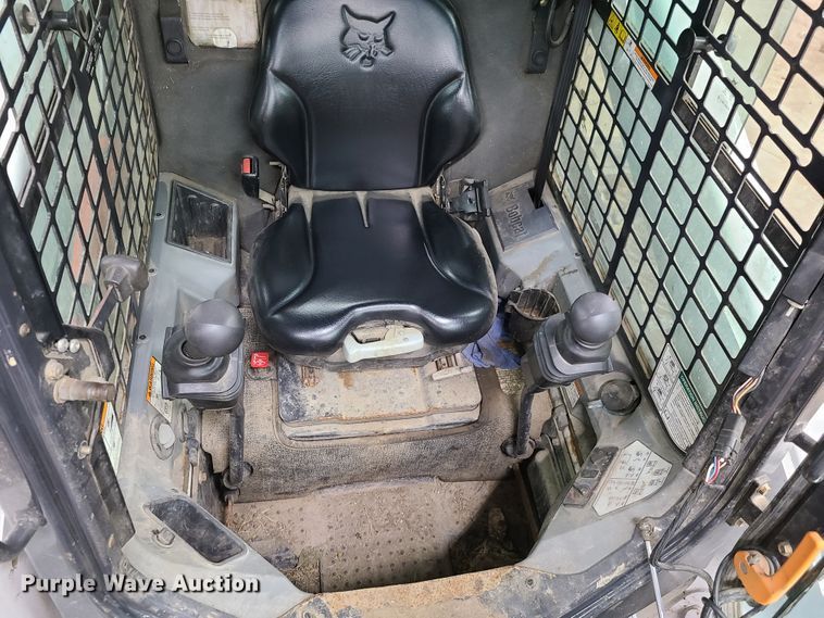 image for item GO9334 2014 Bobcat T650  tracked skid steer loader