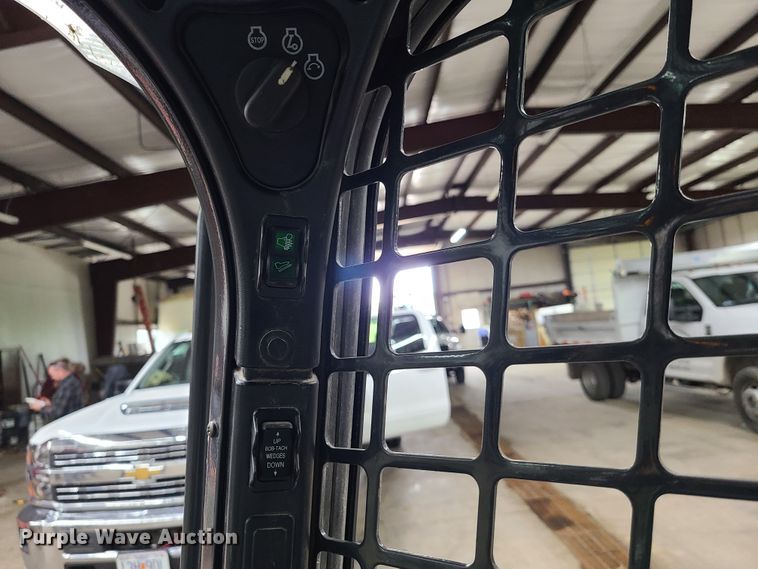 image for item GO9334 2014 Bobcat T650  tracked skid steer loader