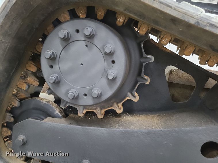 image for item GO9334 2014 Bobcat T650  tracked skid steer loader