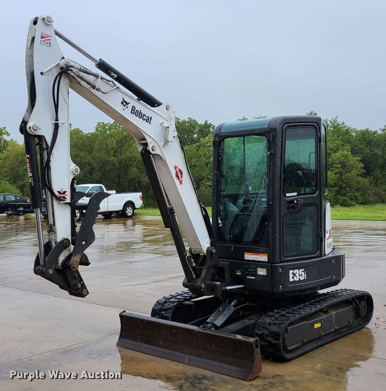 image for item GO9335 2017 Bobcat E35i  mini excavator