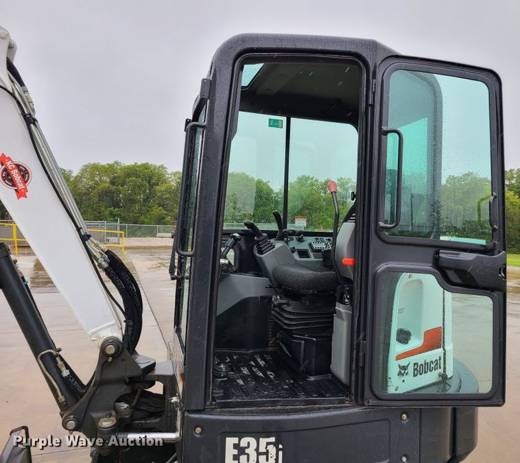 image for item GO9335 2017 Bobcat E35i  mini excavator